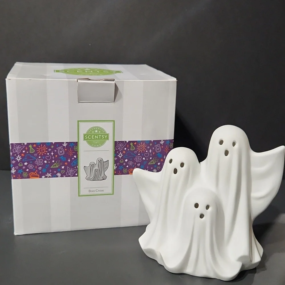 Scentsy Boo Crew Ghosts Disney Decor Warmer With Box